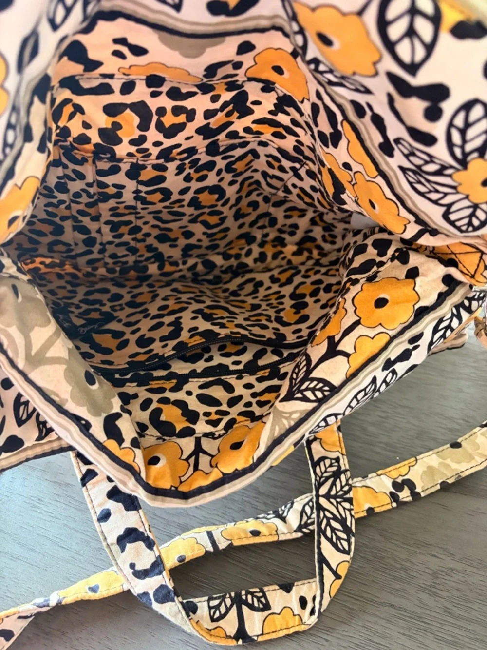 Vera Bradley Three-O-Tote Retired “Go Wild” Pattern Quilted Crossbody Bag - Picture 3 of 4